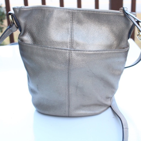 B. Makowsky bucket cross body bag - Picture 2 of 8